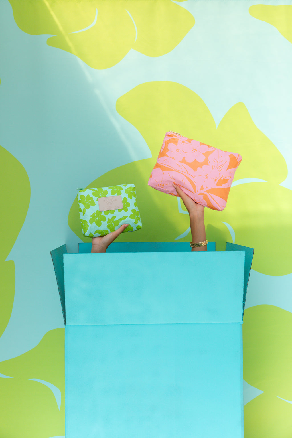 Aloha Collection Lei Garden Midi Pouch in Pink & Orange