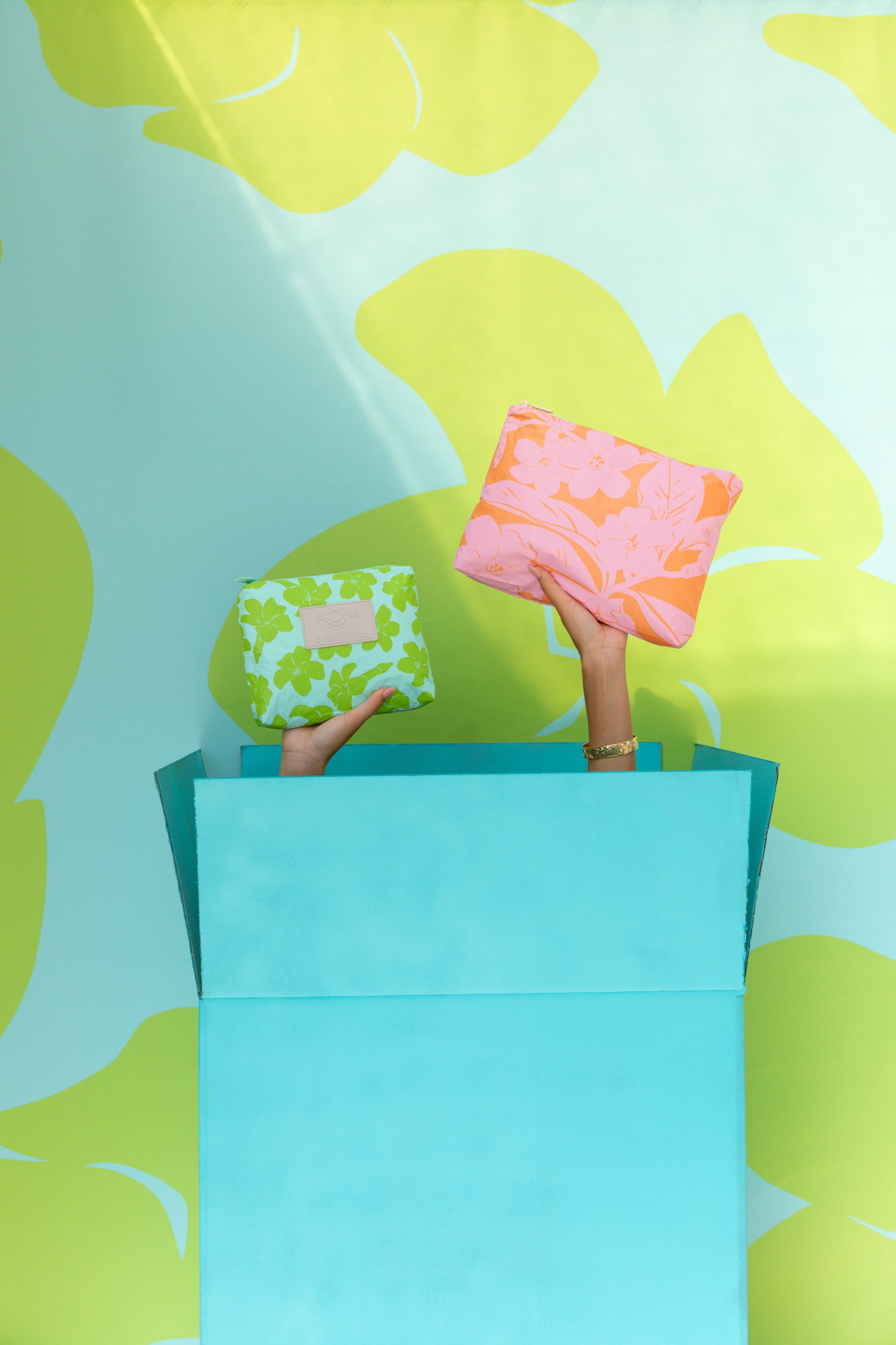 Aloha Collection Lei Garden Midi Pouch in Pink & Orange