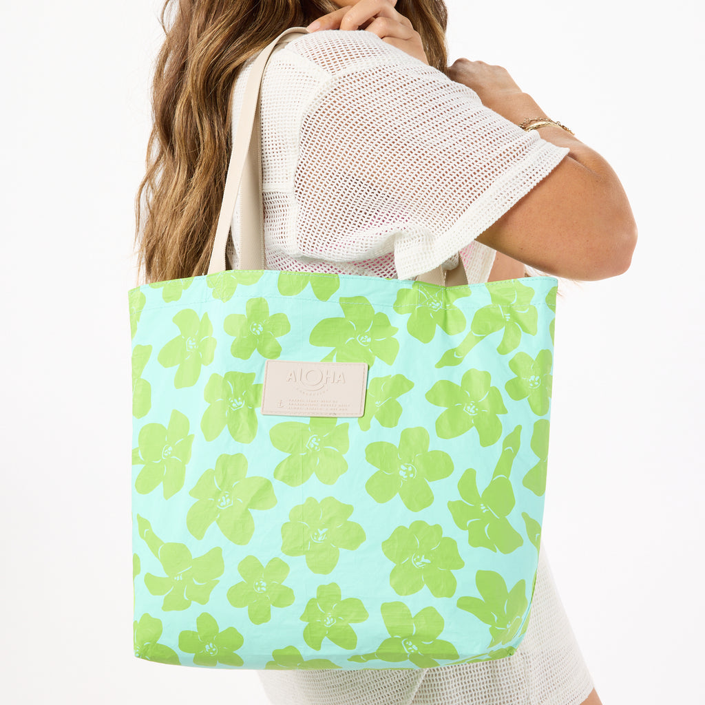 Aloha Collection Puakenikeni Buds Reversible Tote in Fresh Splash