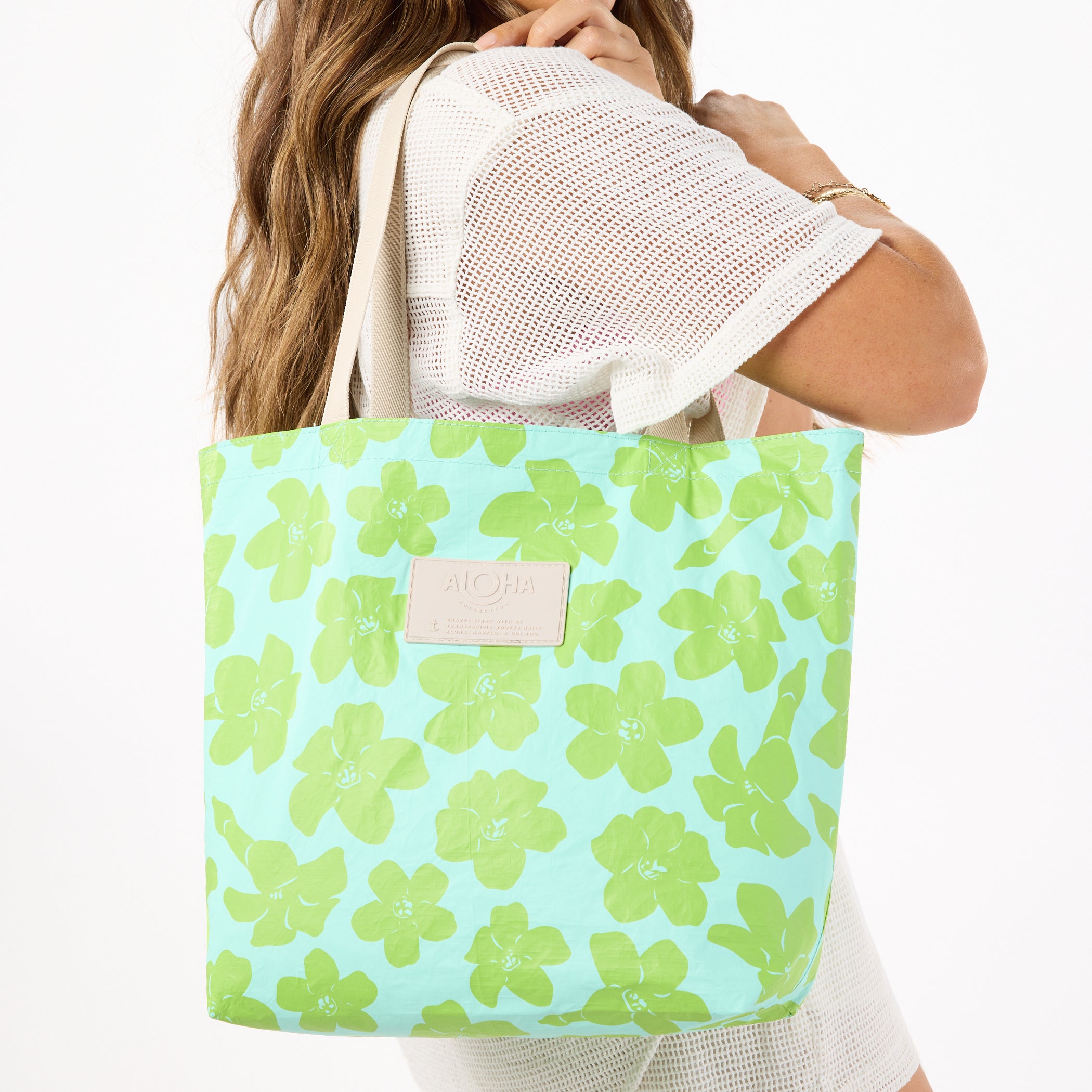 Aloha Collection Puakenikeni Buds Reversible Tote in Fresh Splash