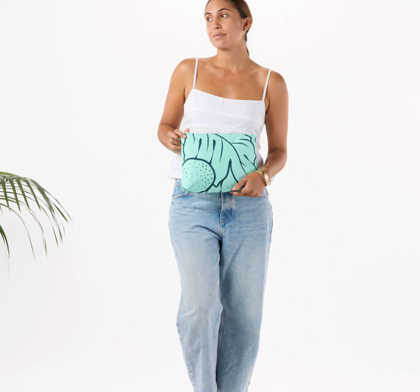 Aloha Collection Ulu Nui Mid Pouch in Splash